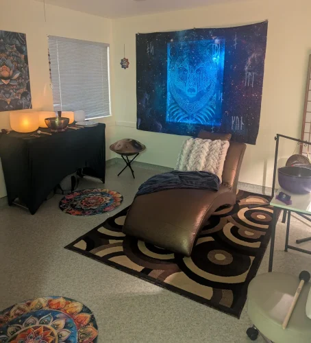 a couach and relaxing environment at Phoenix's Soul Echo Therapy
